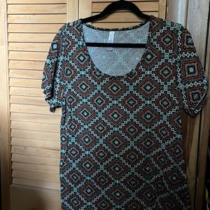 LuLaRoe Dark Geometric Classic Tee - Large